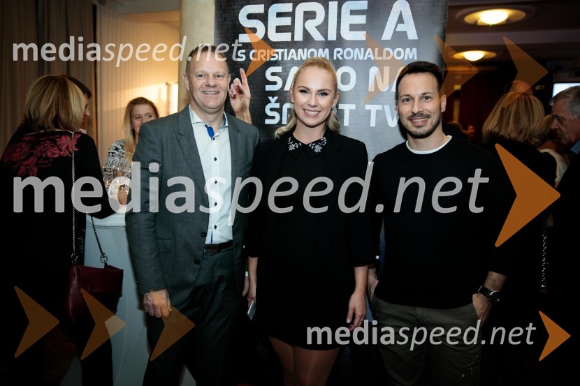  ... ;  Maja Železnik, makeup artistka;  ... Predstava, ki gre narobe, premiera gledališke komedije