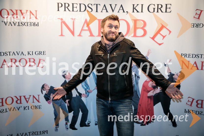  Denis Avdić, voditeljPredstava, ki gre narobe, premiera gledališke komedije