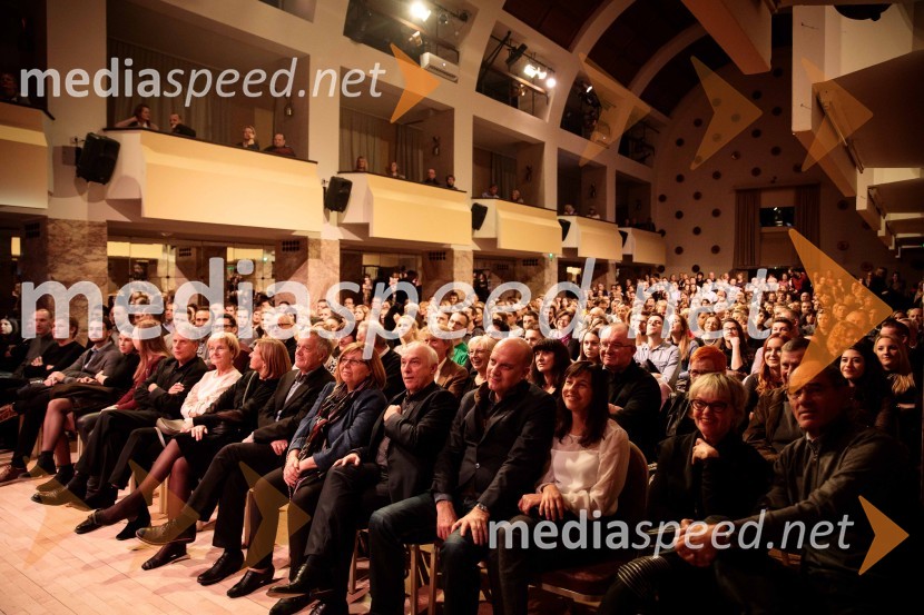 Predstava, ki gre narobe, premiera gledališke komedijePredstava, ki gre narobe, premiera gledališke komedije