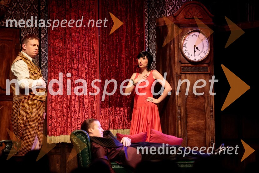  Luka Cimprič, igralec;  Dominik Vodopivec, igralec;  Sara Gorše, igralkaPredstava, ki gre narobe, premiera gledališke komedije