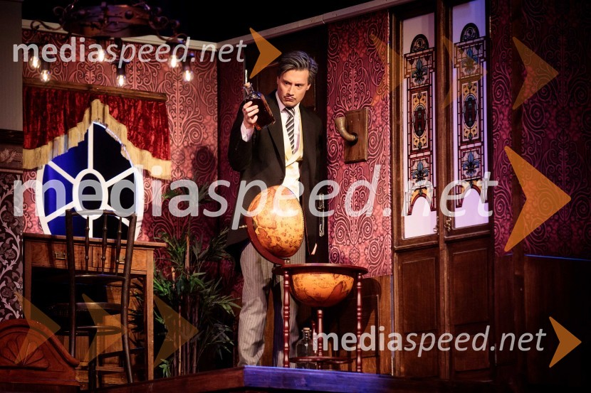  Mario Dragojević, igralecPredstava, ki gre narobe, premiera gledališke komedije