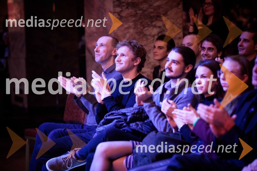 Predstava, ki gre narobe, premiera gledališke komedije