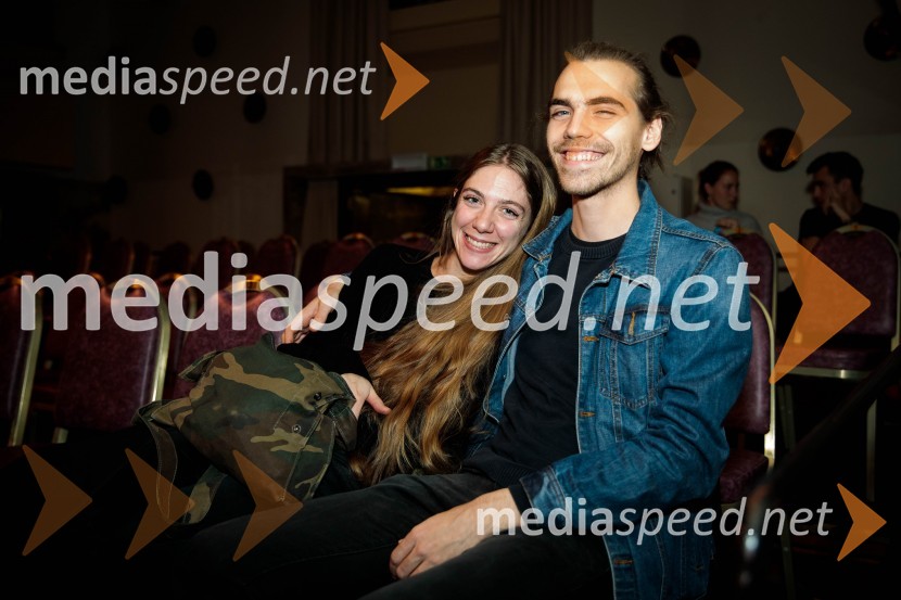 Predstava, ki gre narobe, premiera gledališke komedije