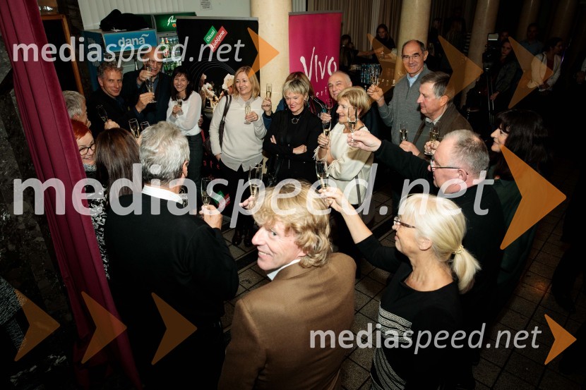 Predstava, ki gre narobe, premiera gledališke komedijePredstava, ki gre narobe, premiera gledališke komedije