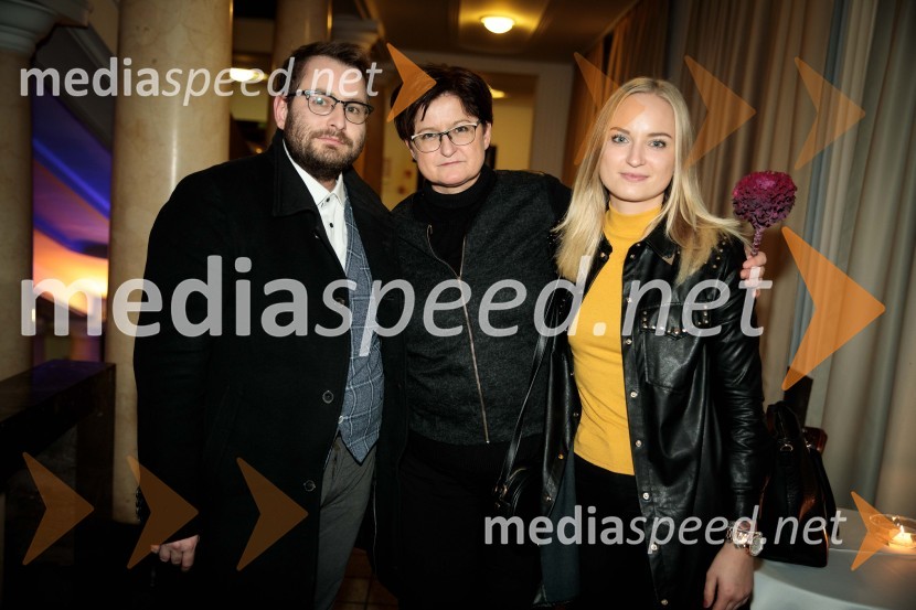 Predstava, ki gre narobe, premiera gledališke komedije