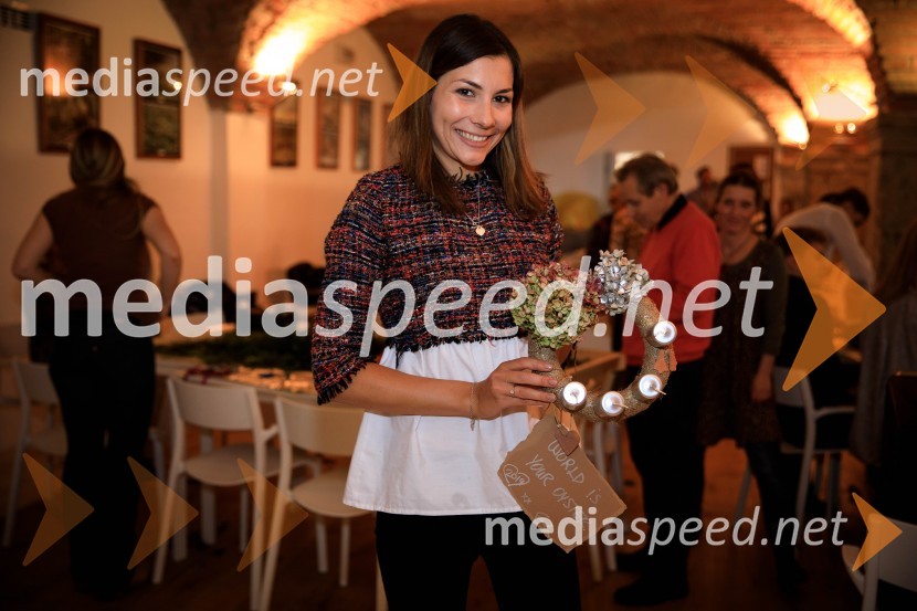  Gala Pavlin, Borzno posredniška hiša ILIRIKAIzdelovanje adventnih venčkov z znanimi Slovenci 2018