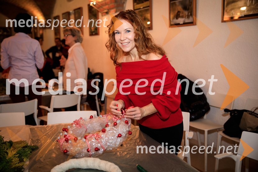  Irena Jalšovec Kogoj - Regina, pevkaIzdelovanje adventnih venčkov z znanimi Slovenci 2018