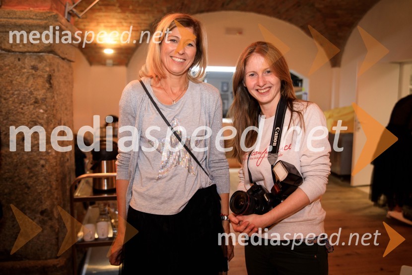  Andreja Comino, novinarka;  Katja Kodba, fotografinjaIzdelovanje adventnih venčkov z znanimi Slovenci 2018