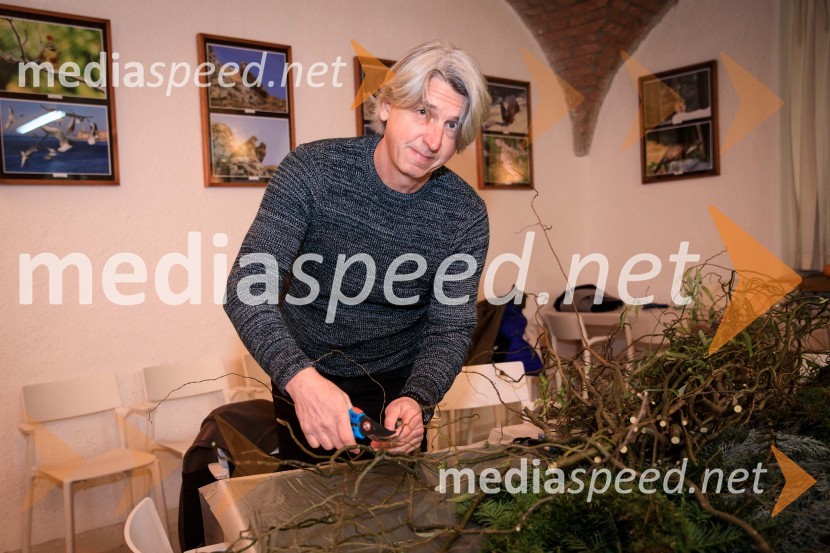 Izdelovanje adventnih venčkov z znanimi Slovenci 2018