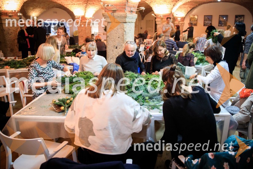  Izdelovanje adventnih venčkov z znanimi Slovenci 2018Izdelovanje adventnih venčkov z znanimi Slovenci 2018