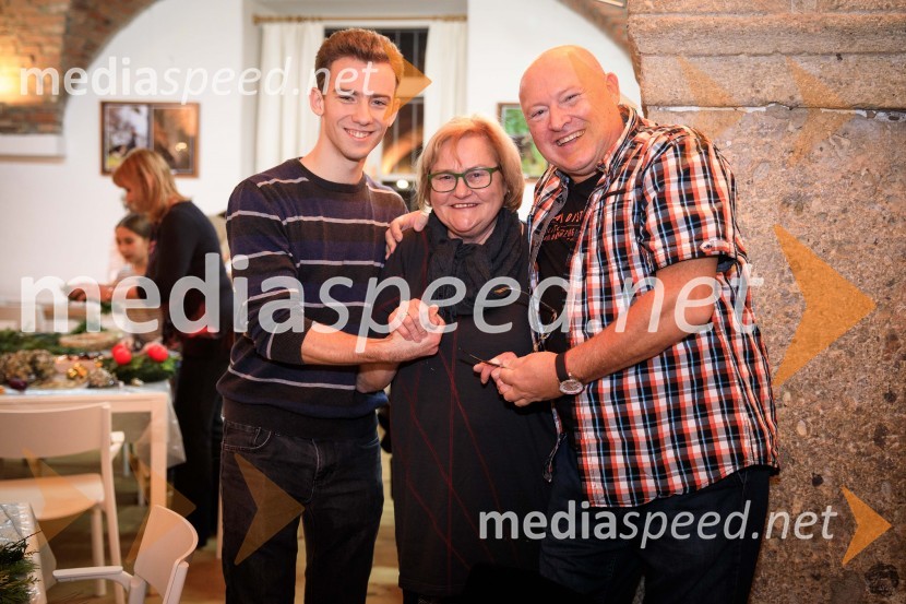  IGOR ..., pevec;  Meta  Podkrajšek;  Nace Junkar, operni pevecIzdelovanje adventnih venčkov z znanimi Slovenci 2018