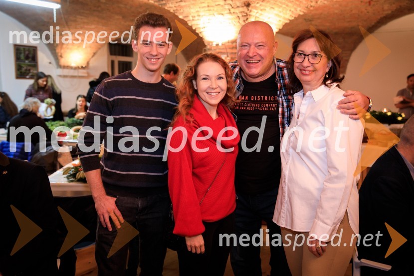  IGOR ..., pevec;  Irena Jalšovec Kogoj - Regina, pevka;  Nace Junkar, operni pevec;  Branka Strmole Ukmar, Waldorfska šola LjubljanaIzdelovanje adventnih venčkov z znanimi Slovenci 2018