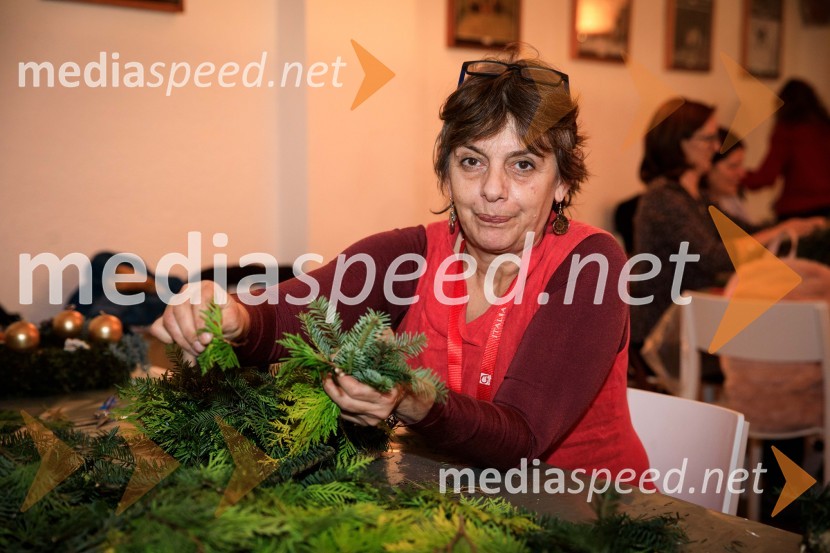 Izdelovanje adventnih venčkov z znanimi Slovenci 2018