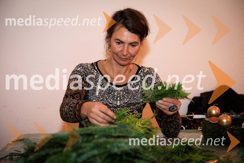 Izdelovanje adventnih venčkov z znanimi Slovenci 2018