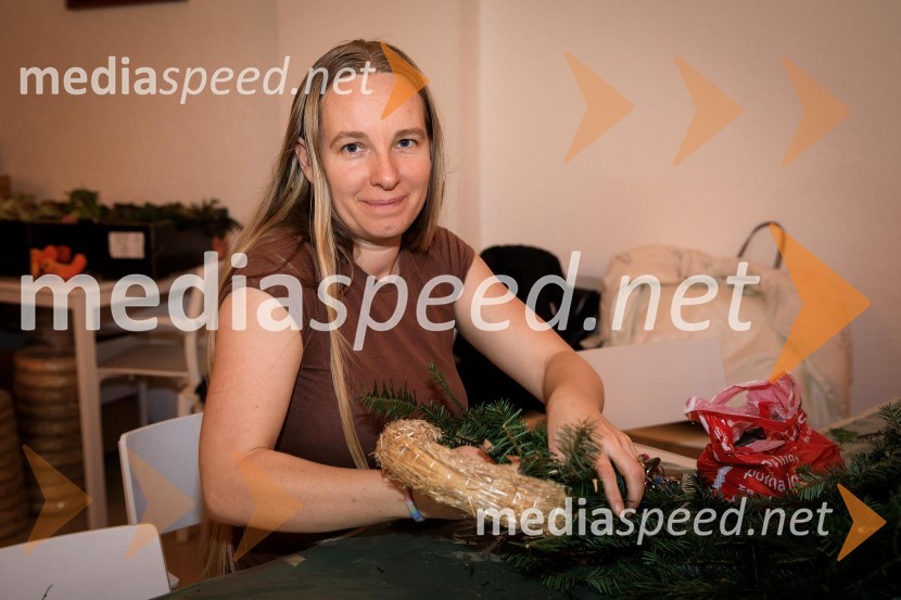 Izdelovanje adventnih venčkov z znanimi Slovenci 2018