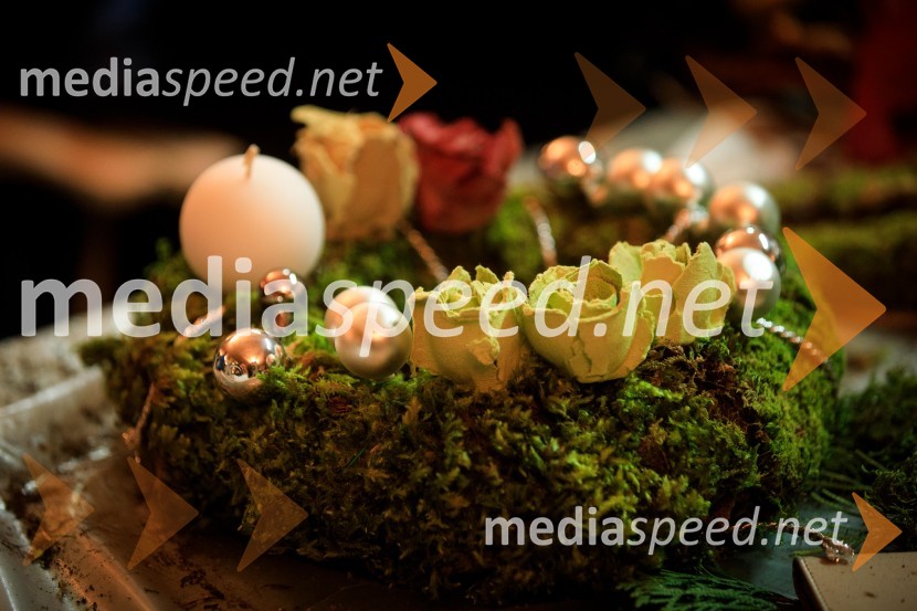 Izdelovanje adventnih venčkov z znanimi Slovenci 2018Izdelovanje adventnih venčkov z znanimi Slovenci 2018