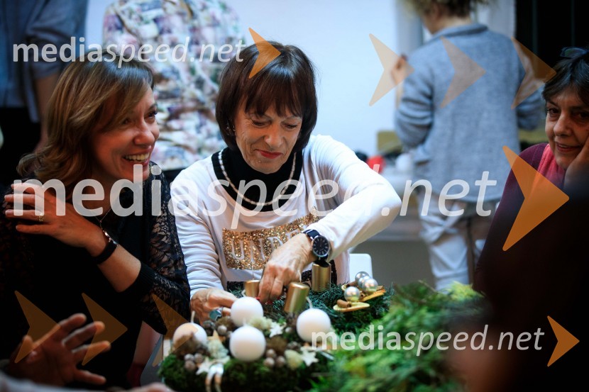  ... ;  Tara  Milharčič, igralkaIzdelovanje adventnih venčkov z znanimi Slovenci 2018