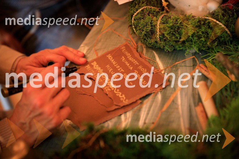 Izdelovanje adventnih venčkov z znanimi Slovenci 2018Izdelovanje adventnih venčkov z znanimi Slovenci 2018