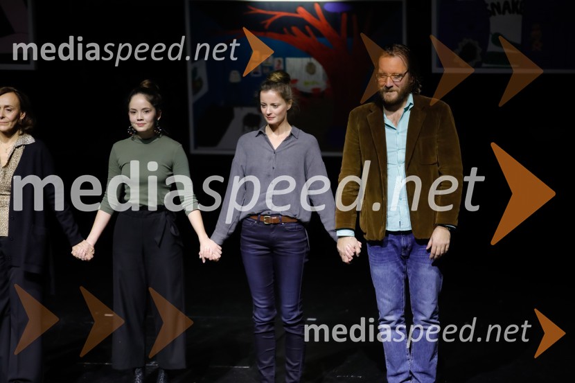  Lara Wolf Završnik, igralka;  Ajda Smrekar, igralka;  Matej Puc, igralecTih vdih, premiera predstave