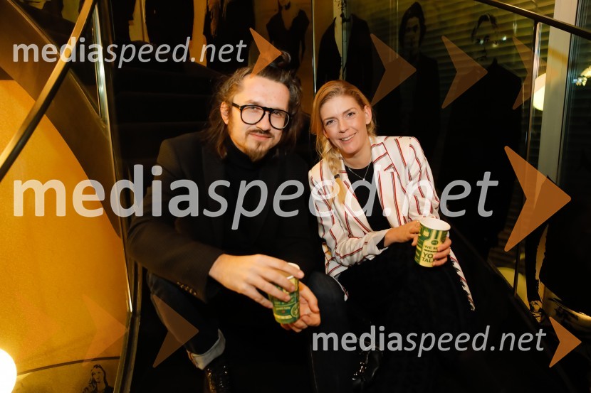  Peter Giodani, fotograf;  Maša Kljun, novinarkaTih vdih, premiera predstave