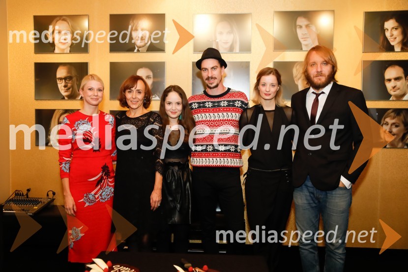  Tjaša  Železnik, igralka;  Mirjam Korbar, igralka;  Lara Wolf Završnik, igralka;  Jure Henigman, igralec;  Ajda Smrekar, igralka;  Matej Puc, igralecTih vdih, premiera predstave