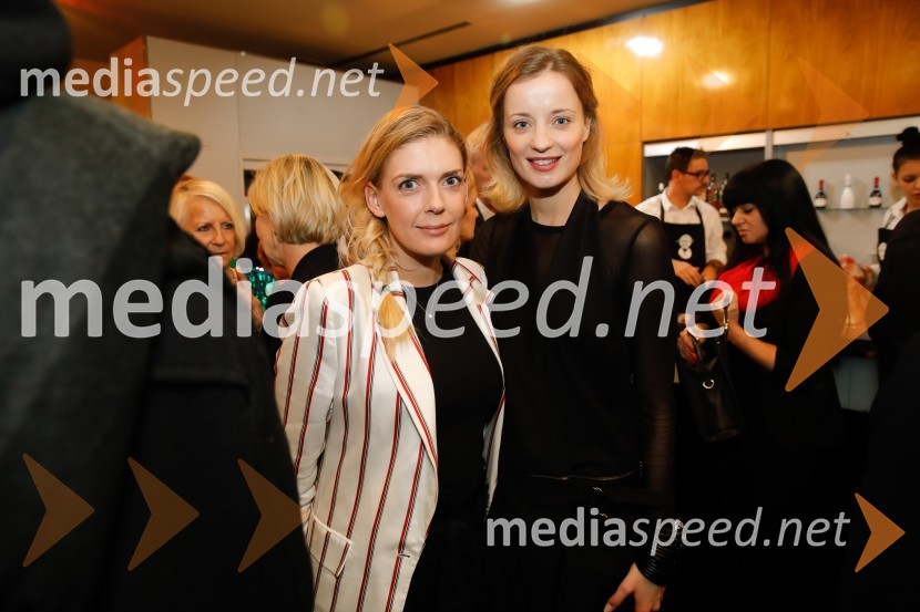  Maša Kljun, novinarka;  Ajda Smrekar, igralkaTih vdih, premiera predstave