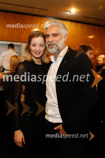  Ajda Smrekar, igralka;  Sebastian Cavazza, dramski in filmski igralecTih vdih, premiera predstave
