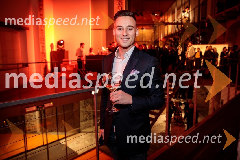   Kristjan Podgornik, poslovnez in lastnik blagovne znamke Golden ExperienceRegijsko nagrado Veuve Clicquot Business Woman Award 2018 osvojila Aleksandra Dojčinović