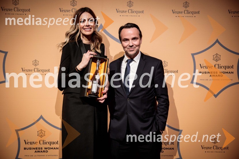  Irena  Fonda, raziskovalka in direktorica podjetja Fonda;  Thomas Bouleuc, direktor, Veuve Clicquot (LVMH)Regijsko nagrado Veuve Clicquot Business Woman Award 2018 osvojila Aleksandra Dojčinović