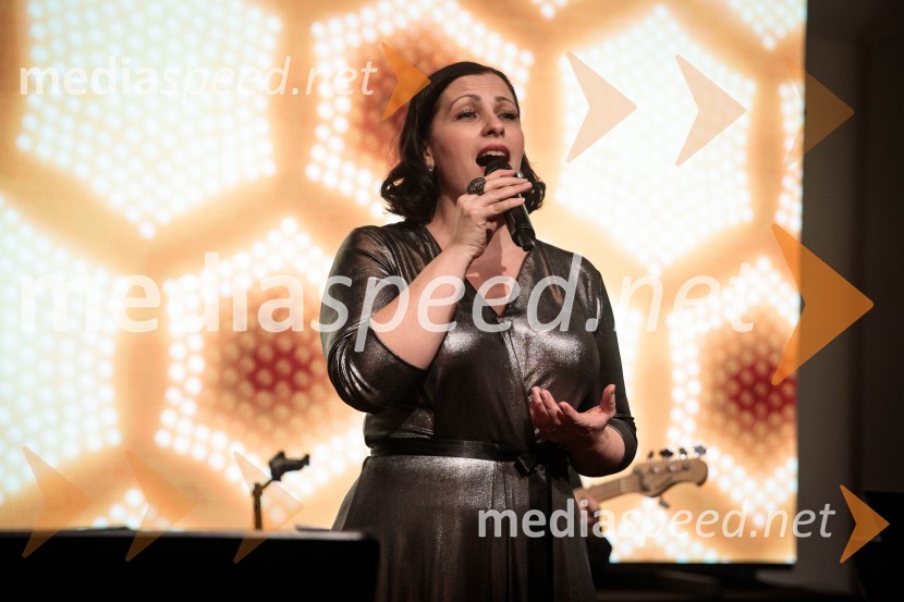  Nuška Drašček, pevkaRegijsko nagrado Veuve Clicquot Business Woman Award 2018 osvojila Aleksandra Dojčinović