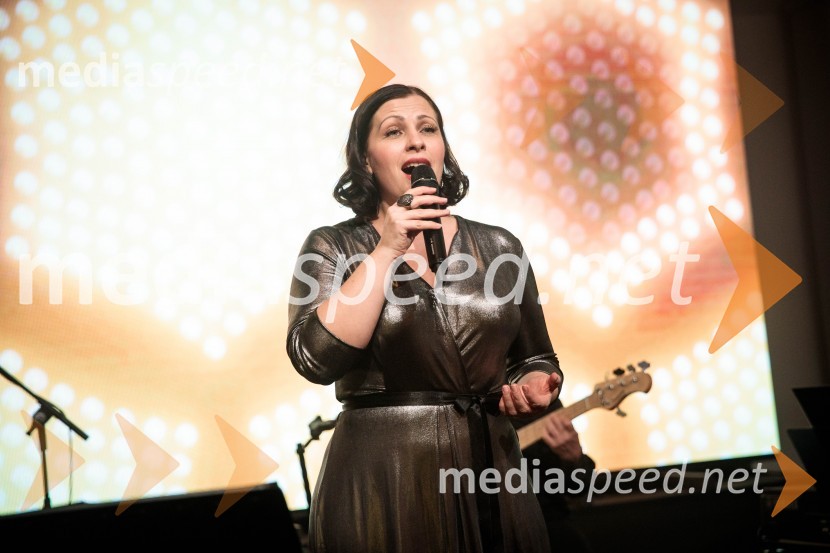  Nuška Drašček, pevkaRegijsko nagrado Veuve Clicquot Business Woman Award 2018 osvojila Aleksandra Dojčinović