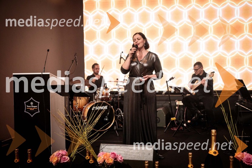  Nuška Drašček, pevkaRegijsko nagrado Veuve Clicquot Business Woman Award 2018 osvojila Aleksandra Dojčinović