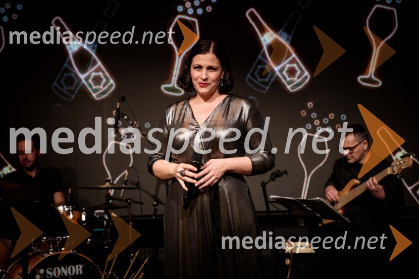  Nuška Drašček, pevkaRegijsko nagrado Veuve Clicquot Business Woman Award 2018 osvojila Aleksandra Dojčinović