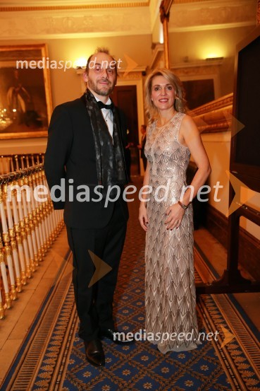 Valter  Kobal,  kostumograf, stilist in vinar (Fedora wines);  Barbara Uranjek, direktorica, Britansko-slovenska gospodarska zbornicaChristmas Gala dinner