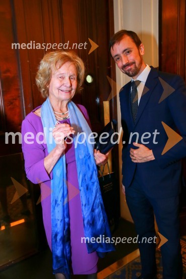  Lady Miloška Nott, vodja dobrodelne ustanove Sklad za begunce v Sloveniji;  Patrick  Bannister, Britansko veleposlaništvo v SlovenijiChristmas Gala dinner