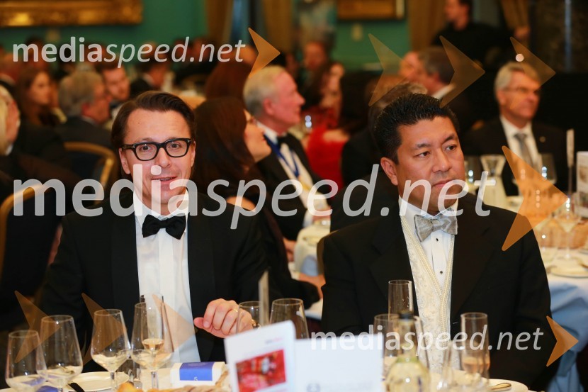  Matevž Marc, Riko;  Tosh Kojima, generalni direktor, DCAdvisory PartnersChristmas Gala dinner