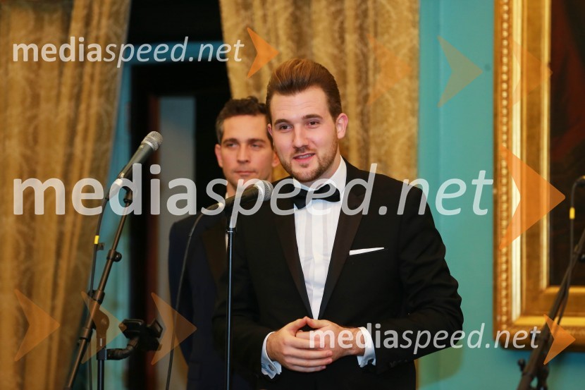  Miha Murn, predsednik AAMI Corporation, predsednik Botticellijevega kluba, predsednik Salvadorjevega kluba, direktor Zavoda AAMI, umetnikChristmas Gala dinner