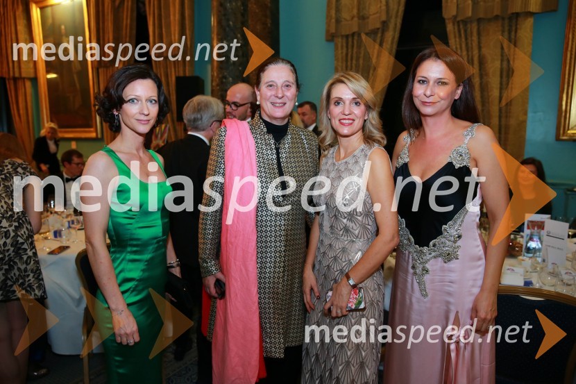  Saša Mrak, izvršna direktorica Združenja Manager;  Princesa Katarina Karadordevič;  Barbara Uranjek, direktorica, Britansko-slovenska gospodarska zbornica;  Nina Kojima, dopisnica RTV v Združenem KraljestvuChristmas Gala dinner