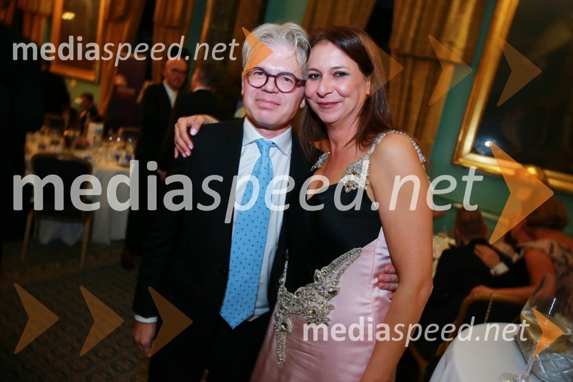  Matjaž Ambrožič;  Nina Kojima, dopisnica RTV v Združenem KraljestvuChristmas Gala dinner