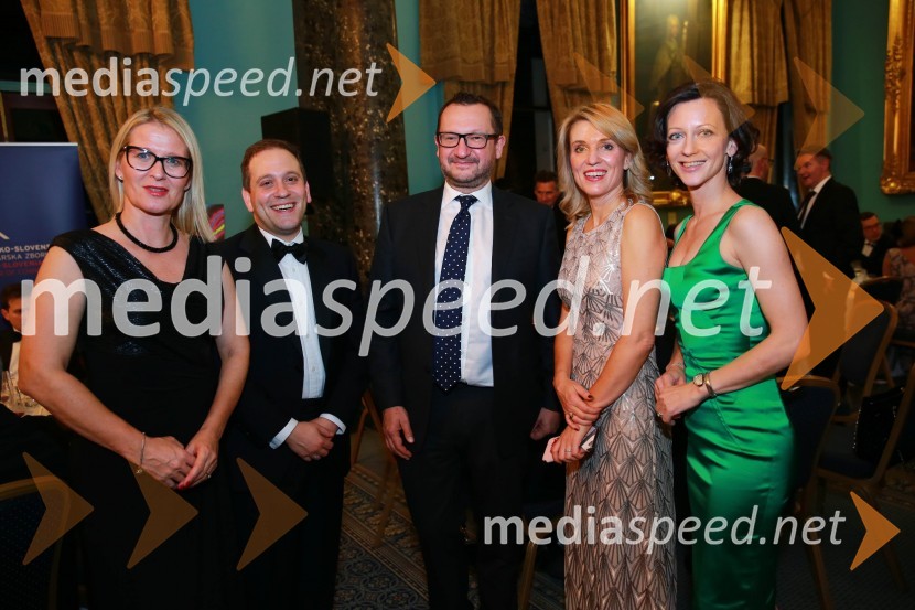  Nataša Arko, direktorica marketinga, SID Prva kreditna zavarovalnica;  Adam Marshall, direktor British Chambers od Commerce;  Sergej Simoniti, predsednik uprave PKZ;  Barbara Uranjek, direktorica, Britansko-slovenska gospodarska zbornica;  Saša Mrak, izvršna direktorica Združenja ManagerChristmas Gala dinner