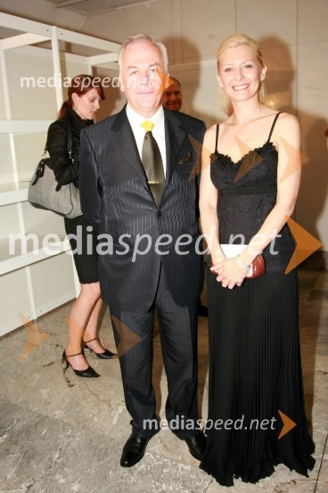 Jože Anderlič, direktor Kranjske investicijske družbe d.o.o. in lastnik hotela Mons in prevajalkaOtvoritev Festivala Ljubljana 2008: Kraljevi filharmonični orkester iz Londona