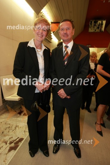 Cvetka Selšek, predsednica uprave SKB banke in soprog Jernej Kosmač, pravnikOtvoritev Festivala Ljubljana 2008: Kraljevi filharmonični orkester iz Londona