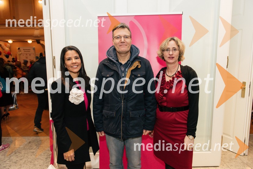 Marta Berglez, predsednica združenja SILA-IWCL;  ... ;  Ursula Szabo, koordinatorka, SILA IWCL BazarV Ljubljani navdušil že 25. bazar Sila