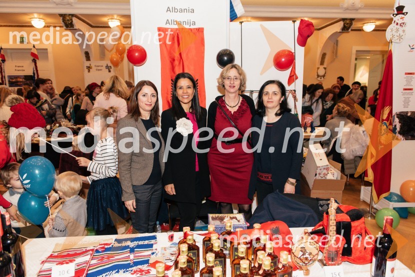  ... ;  Marta Berglez, predsednica združenja SILA-IWCL;  Ursula Szabo, koordinatorka, SILA IWCL Bazar;  ... V Ljubljani navdušil že 25. bazar Sila