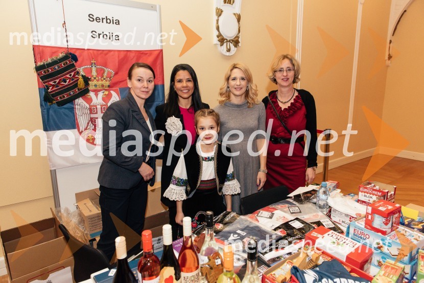  ... ;  Marta Berglez, predsednica združenja SILA-IWCL;  ... ;  Ursula Szabo, koordinatorka, SILA IWCL BazarV Ljubljani navdušil že 25. bazar Sila