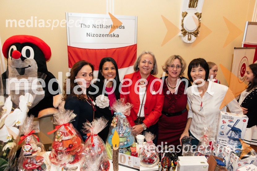  ... ;  ... ;  ... ;  Ursula Szabo, koordinatorka, SILA IWCL Bazar;  ... V Ljubljani navdušil že 25. bazar Sila