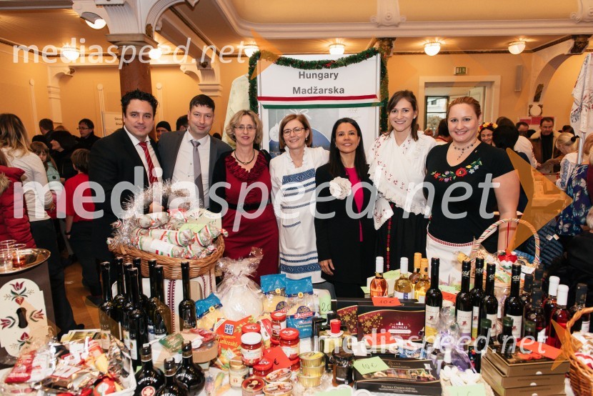  ... ;  ... ;  Ursula Szabo, koordinatorka, SILA IWCL Bazar;  ... ;  Marta Berglez, predsednica združenja SILA-IWCL;  ... ;  ... V Ljubljani navdušil že 25. bazar Sila