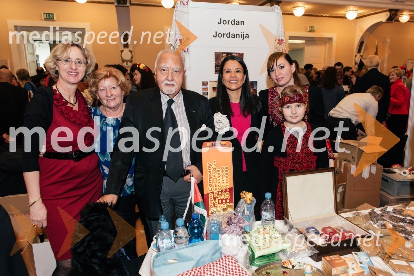  Ursula Szabo, koordinatorka, SILA IWCL Bazar;  ... ;  ... ;  Marta Berglez, predsednica združenja SILA-IWCL;  ... ;  ... V Ljubljani navdušil že 25. bazar Sila