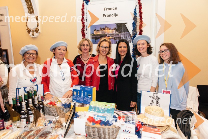  ... ;  ... ;  Ursula Szabo, koordinatorka, SILA IWCL Bazar;  ... ;  Marta Berglez, predsednica združenja SILA-IWCL;  ... ;  ... V Ljubljani navdušil že 25. bazar Sila