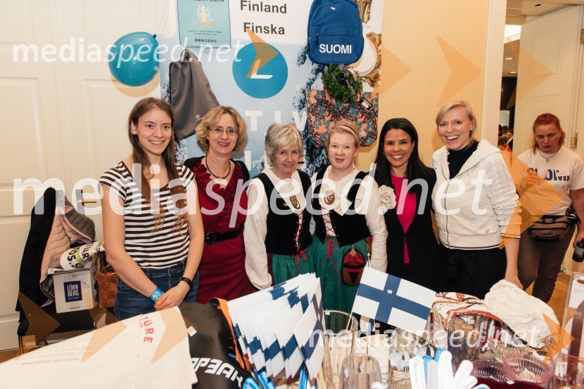  ... ;  Ursula Szabo, koordinatorka, SILA IWCL Bazar;  ... ;  ... ;  Marta Berglez, predsednica združenja SILA-IWCL;  ... V Ljubljani navdušil že 25. bazar Sila